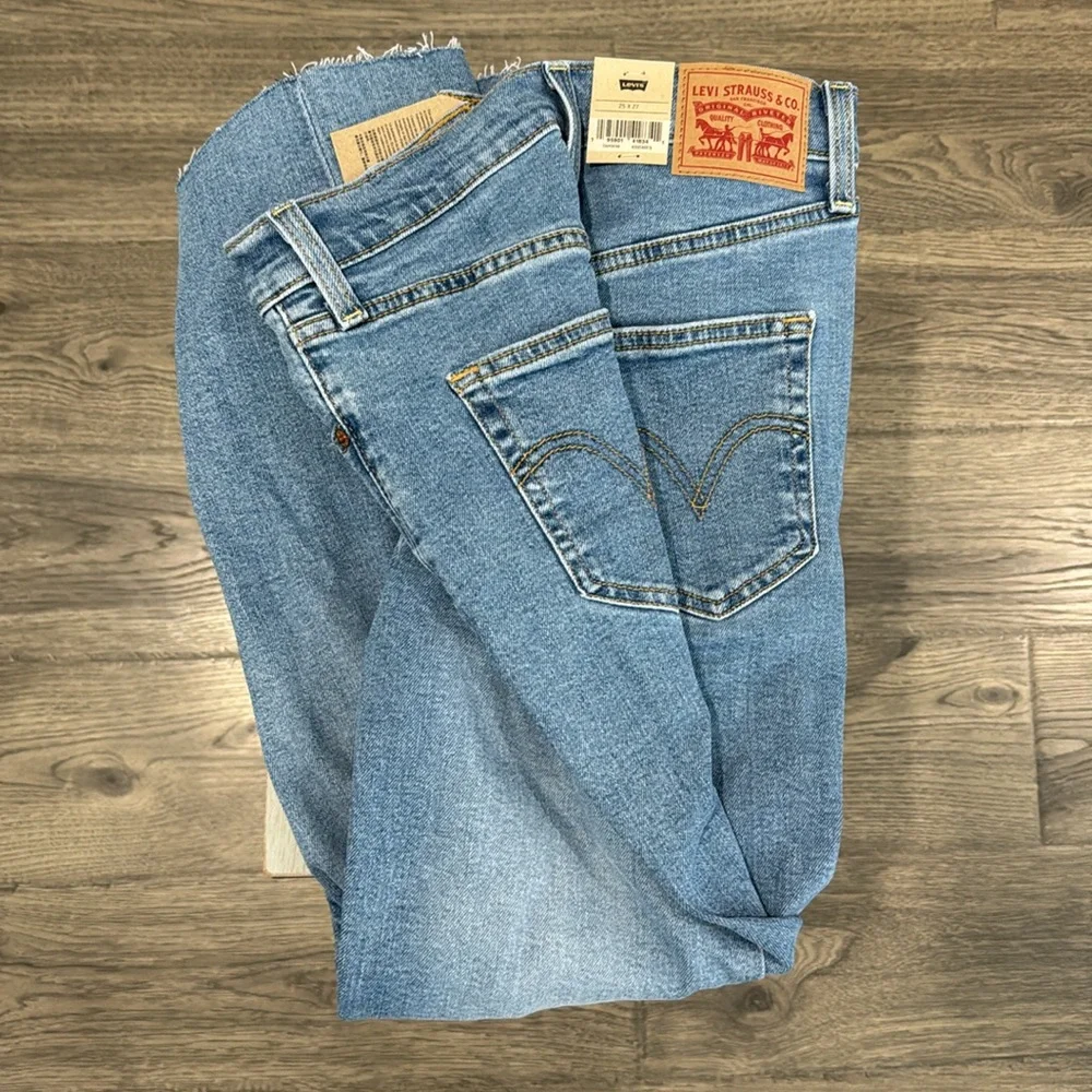 NWT Levi's Women's Ribcage Straight Ankle Jeans - Picture 4 of 6